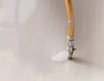 伊春瓷砖空鼓维修公司专业解答在瓷砖铺贴过程中，如果使用的砂料过粗（如全部使用了粗砂），可能会导致以下问题