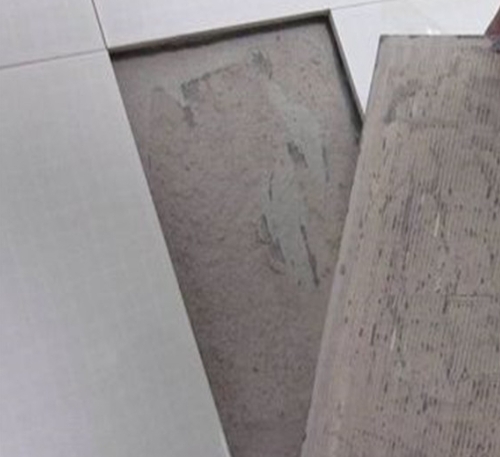 伊春瓷砖空鼓维修公司分享瓷砖铺贴时如果打浆（即涂抹在瓷砖背面和基层上的砂浆或瓷砖胶）过少，会带来以下问题